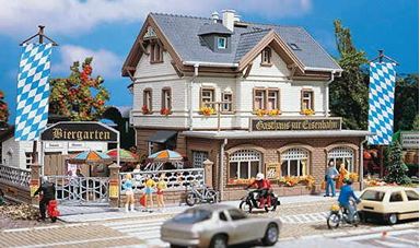 VOLLMER 43663 — Вокзальная гостиница с рестораном и пивным баром, 1:87