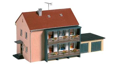 AUHAGEN 12236 — Двухэтажный многоквартирный дом с двумя гаражами, 1:87—1:120, IV