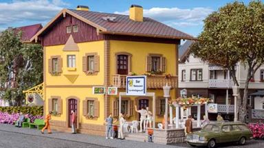 VOLLMER 49233 — Гостиница с уличным баром-рестораном, 1:87