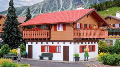 VOLLMER 43703 — Сельский дом «Wetterstein», 1:87