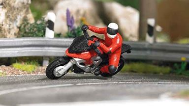 BUSCH 7941 — Мотоцикл (красный) на повороте и ограждения, 1:87