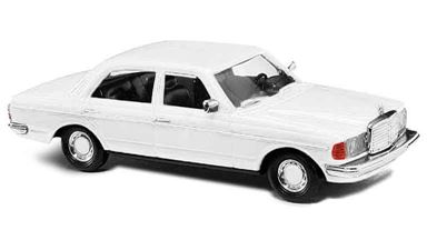 BUSCH 60211 — Лимузин Mercedes Benz® W123 (цвет: белый, набор для сборки), 1:87