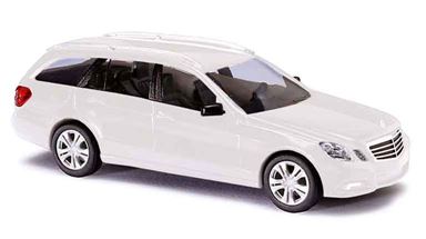 BUSCH 60204 — Автомобиль Mercedes-Benz® E-класса (белый цвет, набор для сборки), 1:87