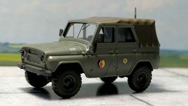 BUSCH 52117 — Внедорожник УАЗ 469 «NVA» «R» с крышей (тент), 1:87, 1972, ГДР