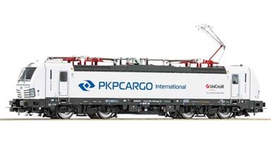 PIKO 21746 — Электровоз BR 383 «PKP Cargo International» (интерфейс PluX22), H0, VI, PKP Cargo