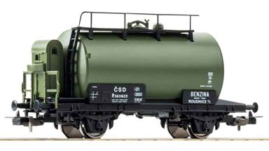 PIKO 27754 — Вагон-цистерна «Benzina», H0, IV, ČSD