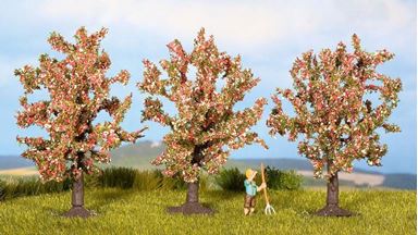 NOCH 25112 — Цветущие фруктовые деревья (~80 мм, 3 шт.), 1:72—1:120