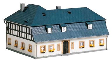 AUHAGEN 11385 — Двухэтажный угловой дом «Mühlenweg №1», 1:87