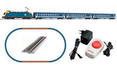 PIKO 97945 — Аналоговый стартовый набор «Пассажирский поезд с электровозом Taurus», H0, V—VI, MAV