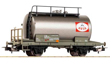 PIKO 27723 — Вагон-цистерна 2-осная «Avia», H0, IV, SBB